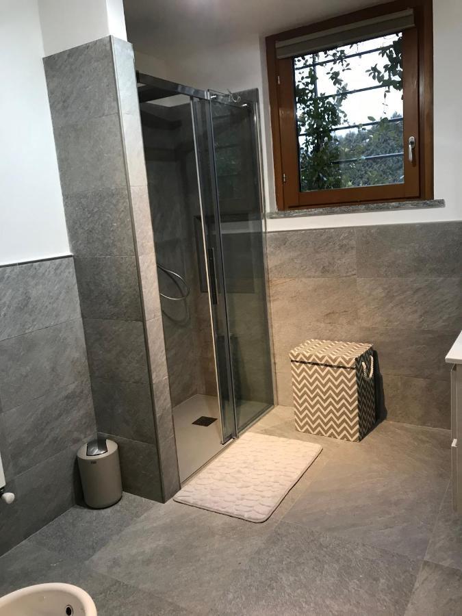 Armonie Del Lago - Lakeview Retreat With Private Garden, Pool & Jacuzzi バヴェーノ 部屋 写真