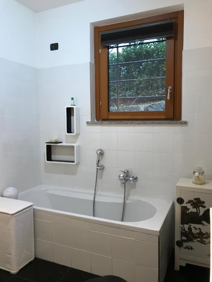 Armonie Del Lago - Lakeview Retreat With Private Garden, Pool & Jacuzzi バヴェーノ 部屋 写真